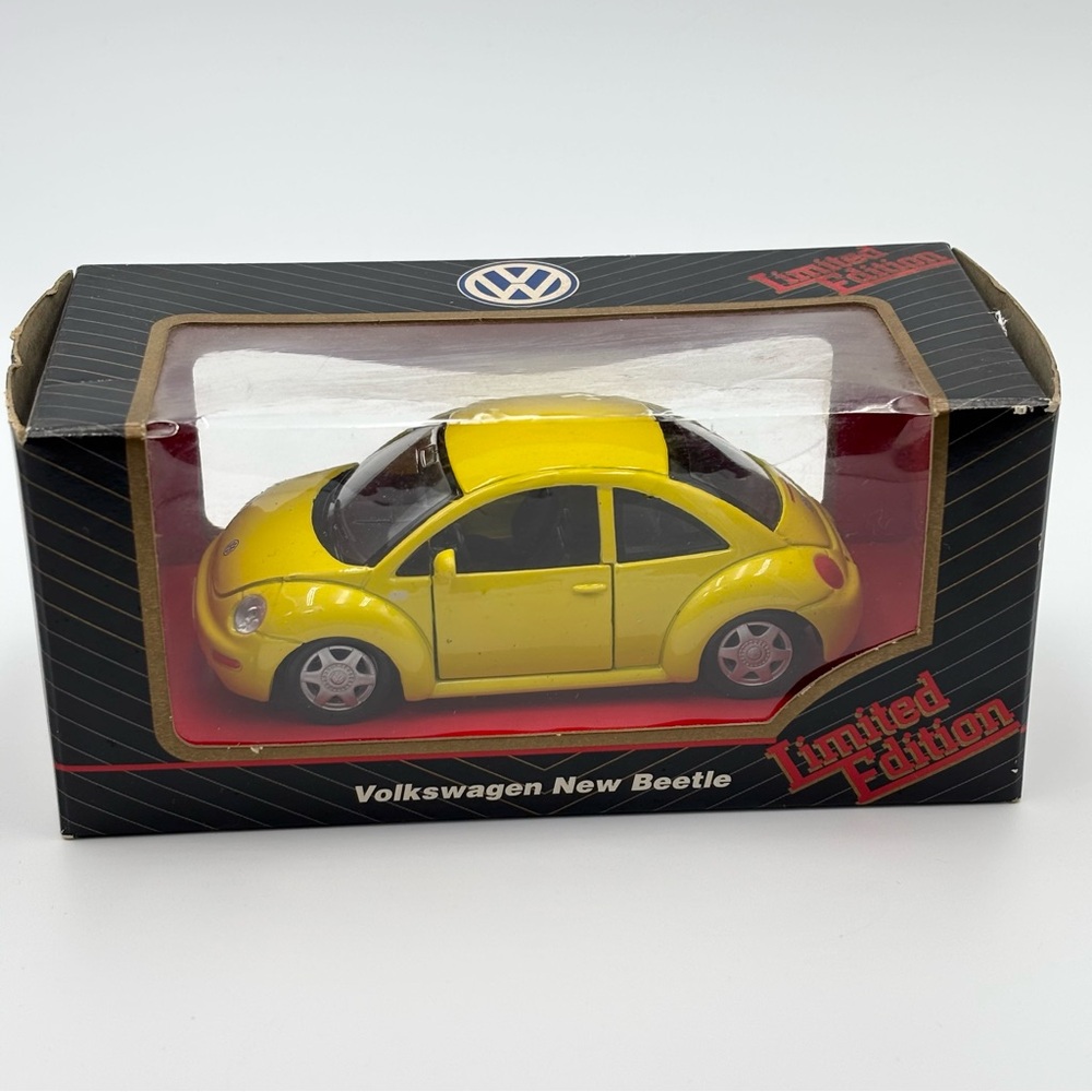 Maisto Volkswagen New Beetle 1999 1:36 Scale‎ 21022 Die Cast Metal Car